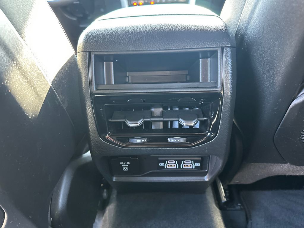 Used 2024 Jeep Grand Cherokee Altitude image 32