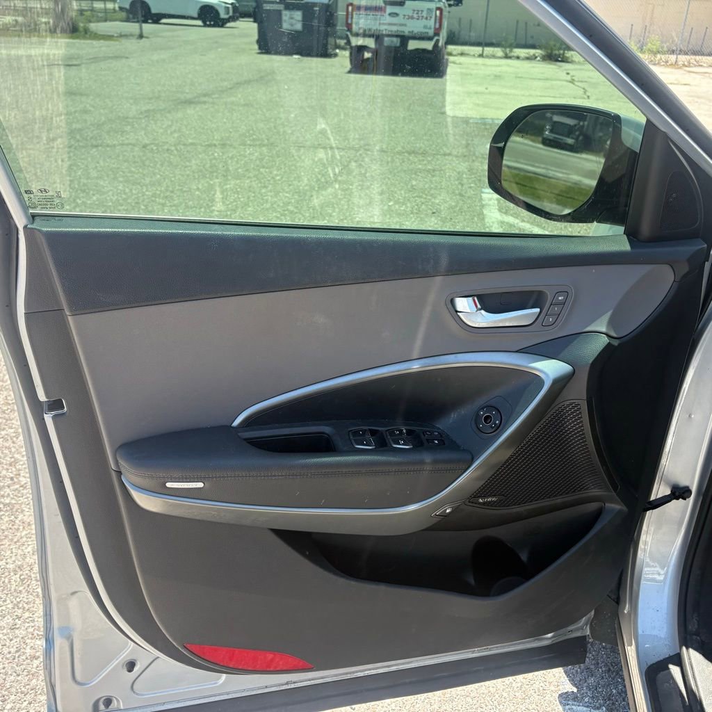 Used 2017 Hyundai Santa Fe SE image 10