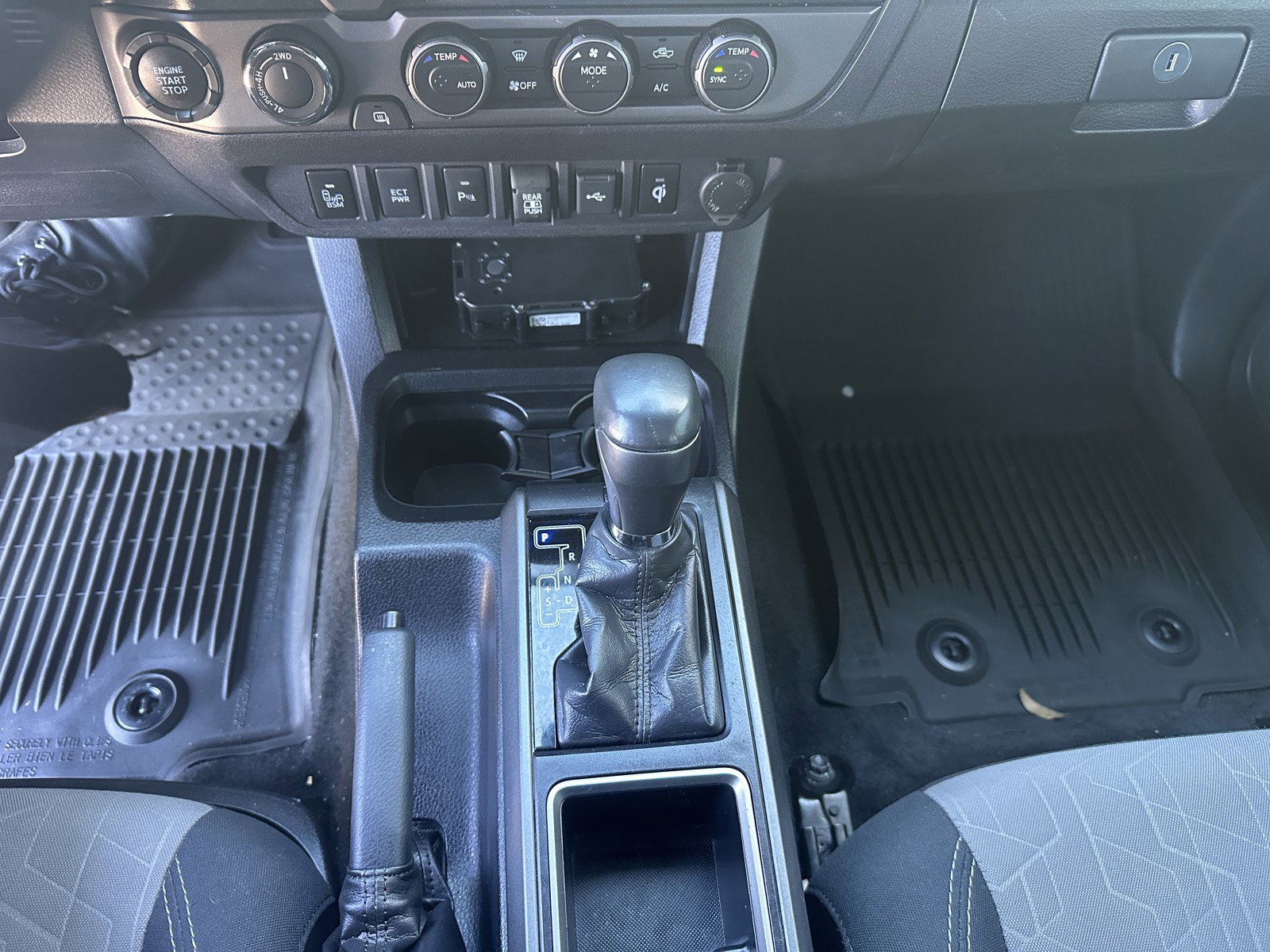 Used 2021 Toyota Tacoma TRD Off-Road w/ Technology Package AWD/4WD image 19