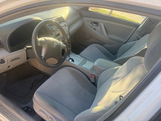 Used 2010 Toyota Camry LE FWD image 10