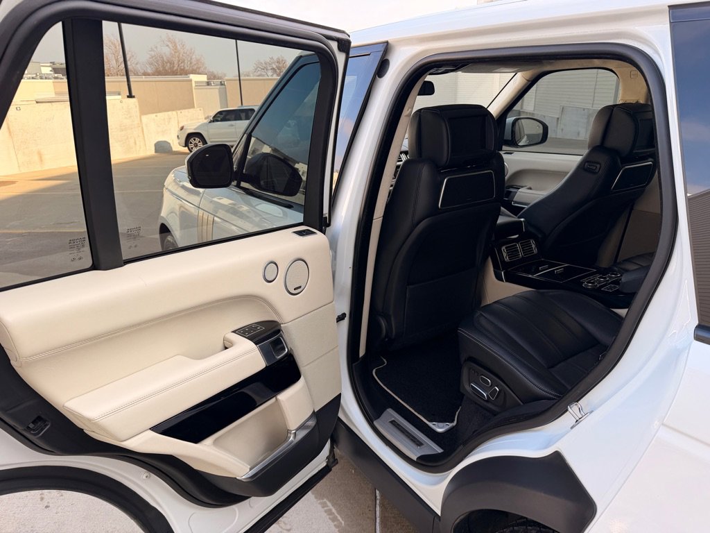 Used 2014 Land Rover Range Rover Autobiography image 17