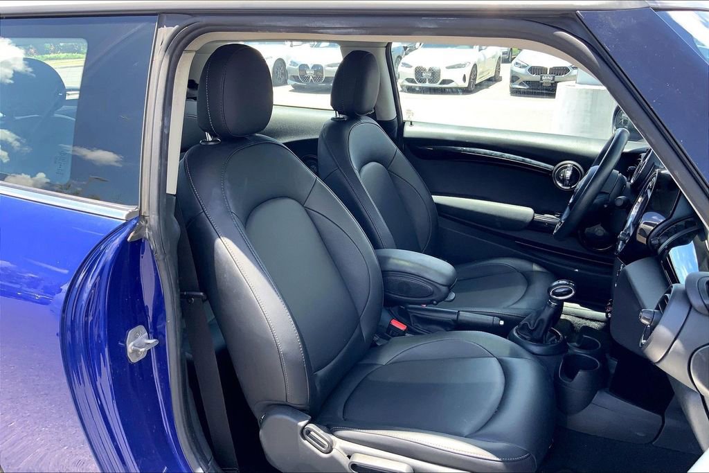 Used 2019 MINI Cooper 2-Door Hardtop w/ Signature Upholstery Package FWD image 6