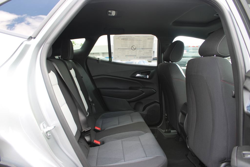 New 2026 Chevrolet Trax RS w/ Sunroof Package FWD image 27
