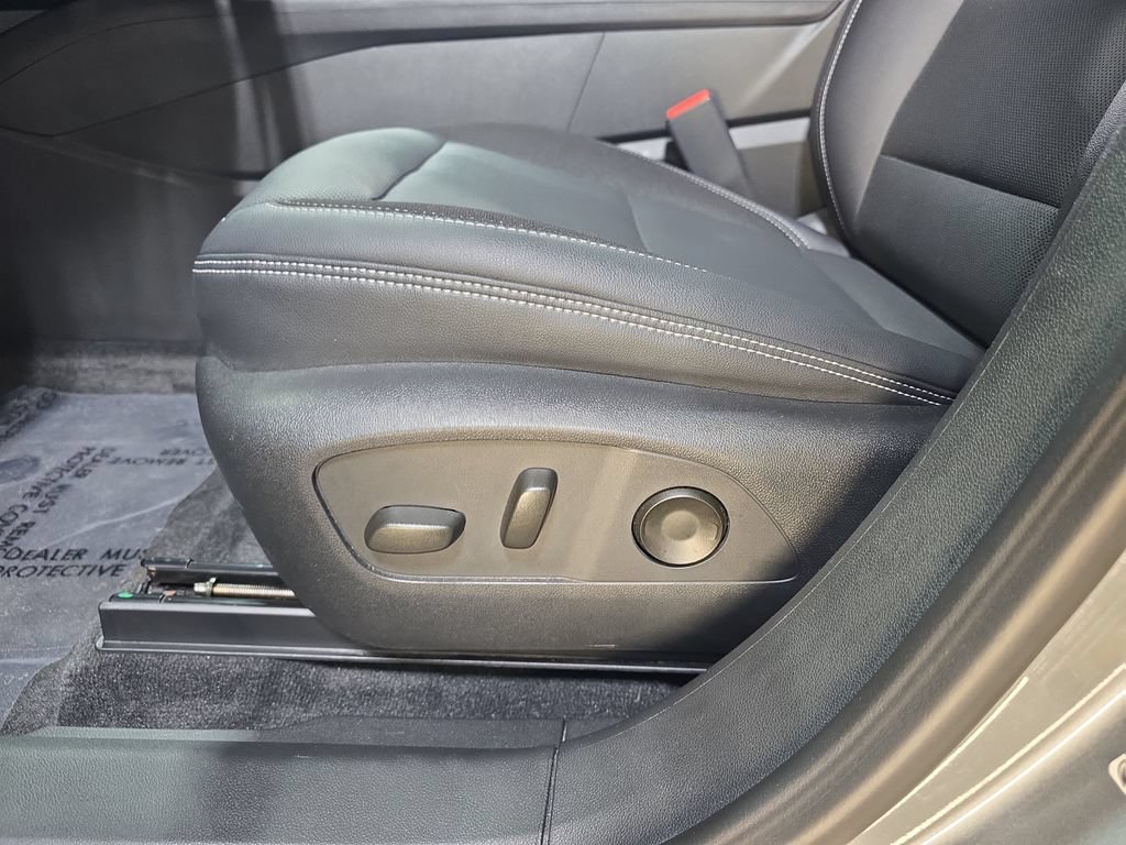 Used 2024 Chevrolet Blazer EV LT AWD/4WD image 27