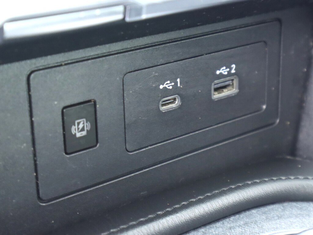 Used 2021 Nissan Armada SV image 26