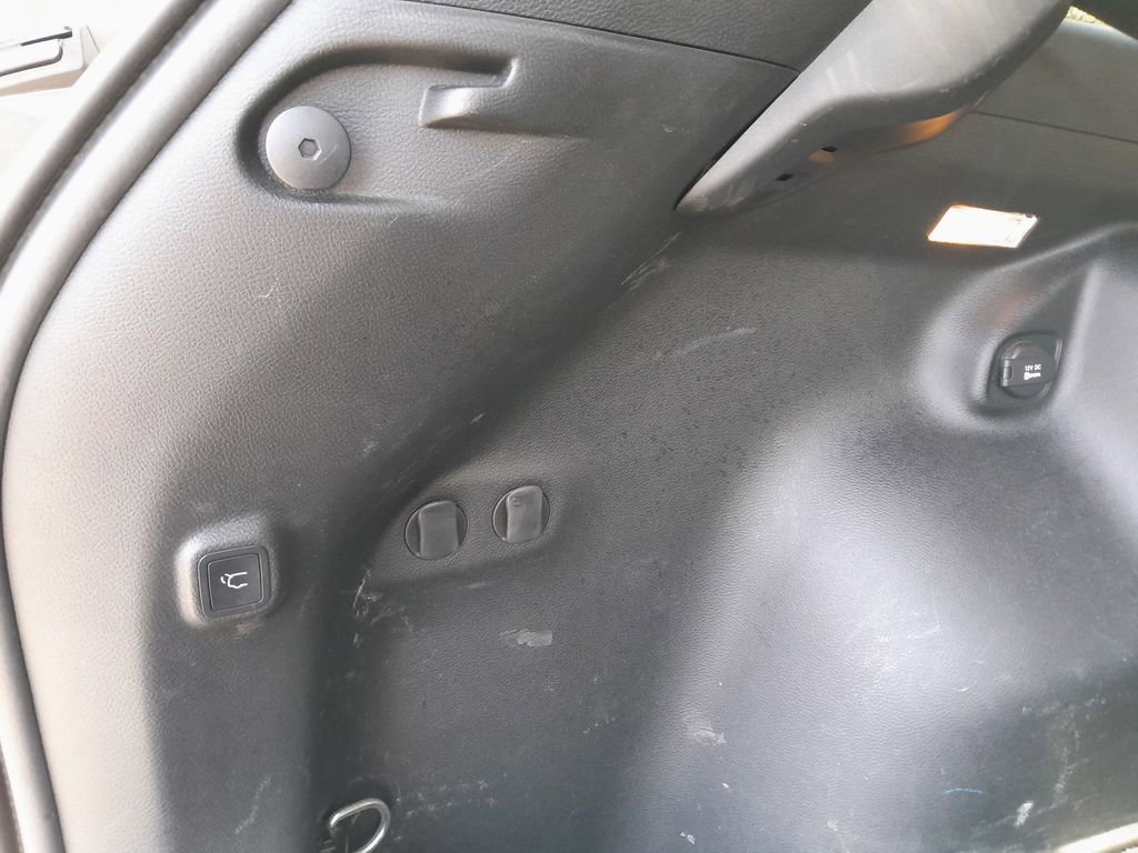 Used 2019 Jeep Cherokee Latitude Plus AWD/4WD image 37