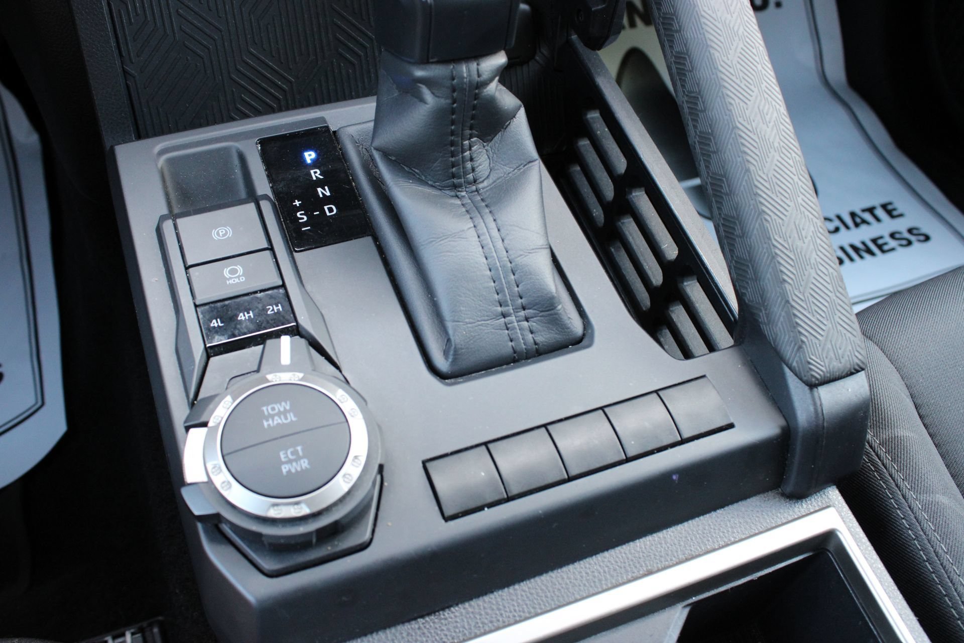 Used 2025 Toyota Tacoma SR5 AWD/4WD image 41