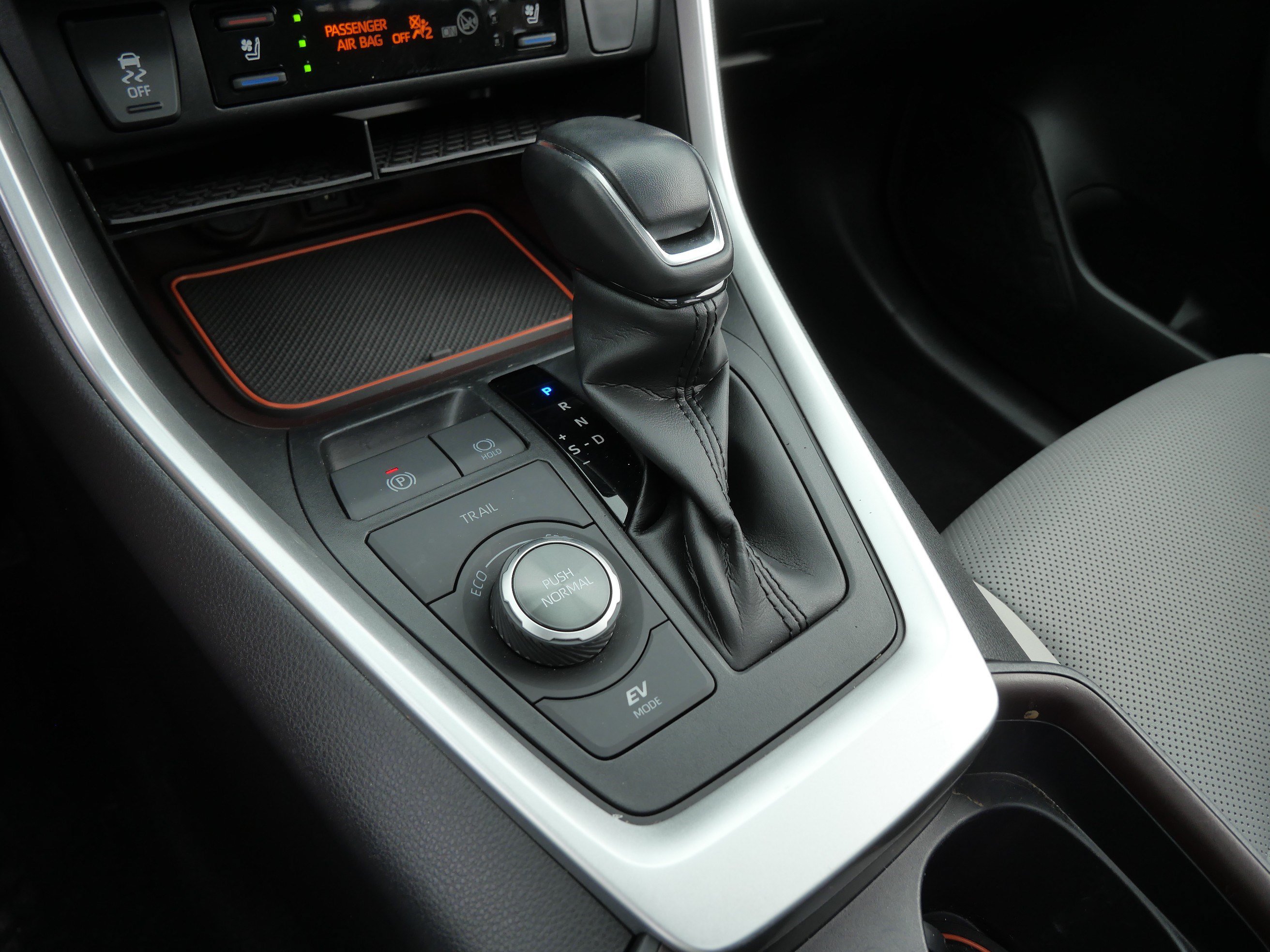Used 2020 Toyota RAV4 Limited AWD/4WD image 25