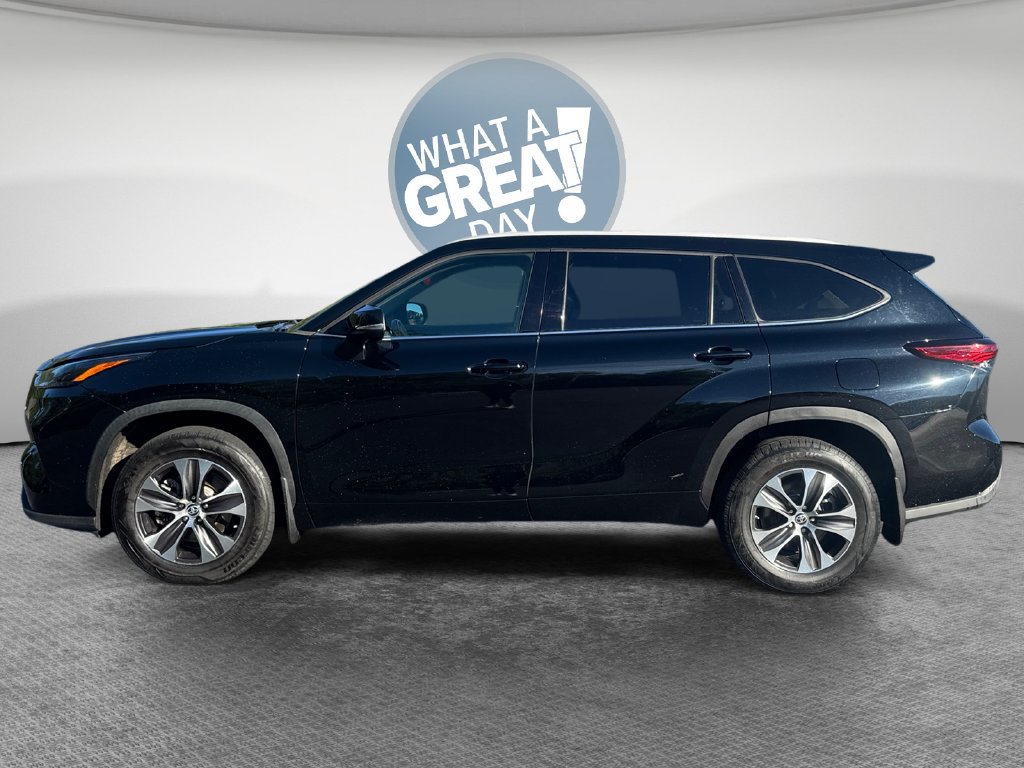Used 2022 Toyota Highlander XLE AWD/4WD image 7