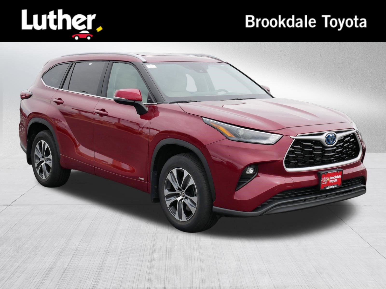 Used 2024 Toyota Highlander XLE AWD/4WD image 1