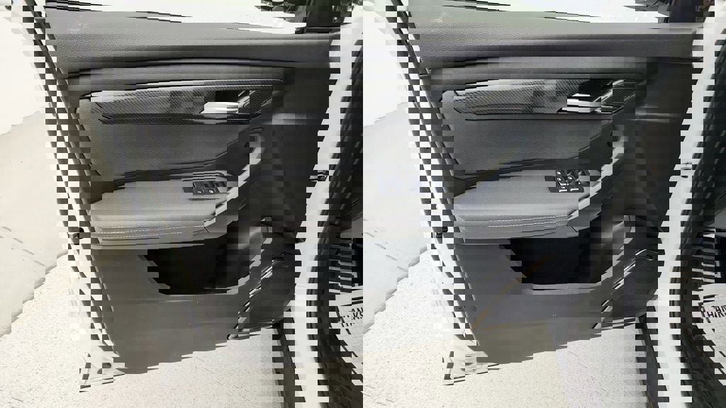 Used 2023 VinFast VF 8 Eco image 10