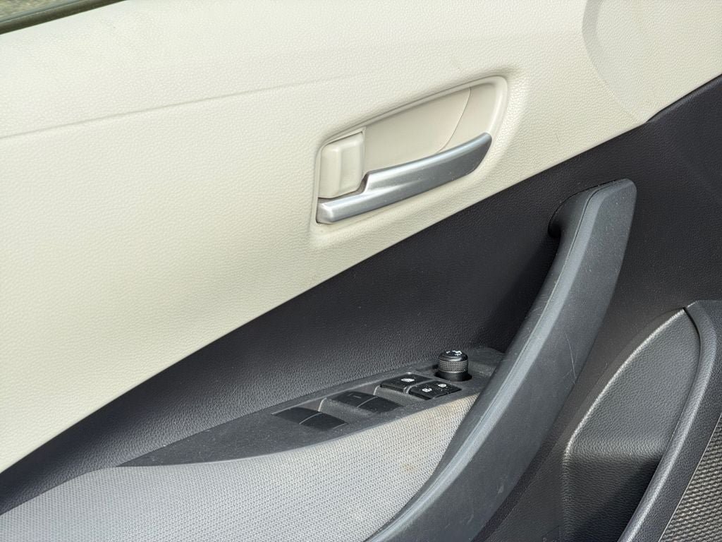 Used 2021 Toyota Corolla LE FWD image 21