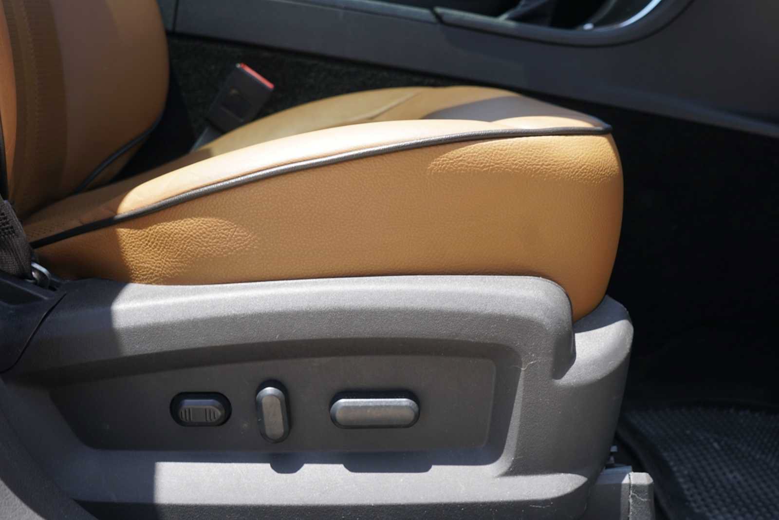 Used 2015 Lincoln MKX FWD w/ Equipment Group 102A image 27