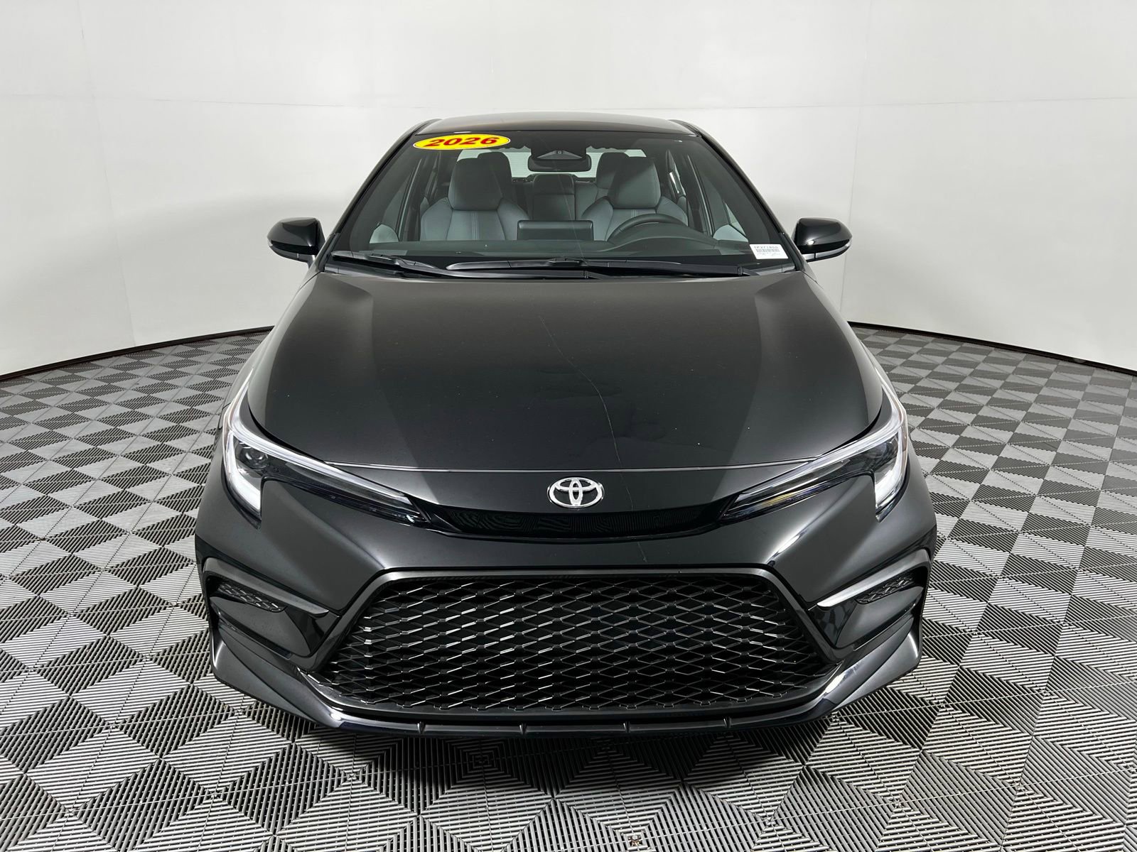 Used 2026 Toyota Corolla SE FWD image 2