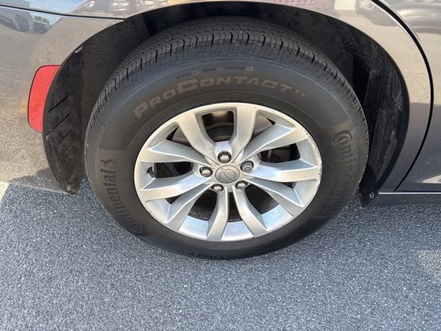 Used 2015 Chrysler 300 Limited w/ 300 Premium Group image 9