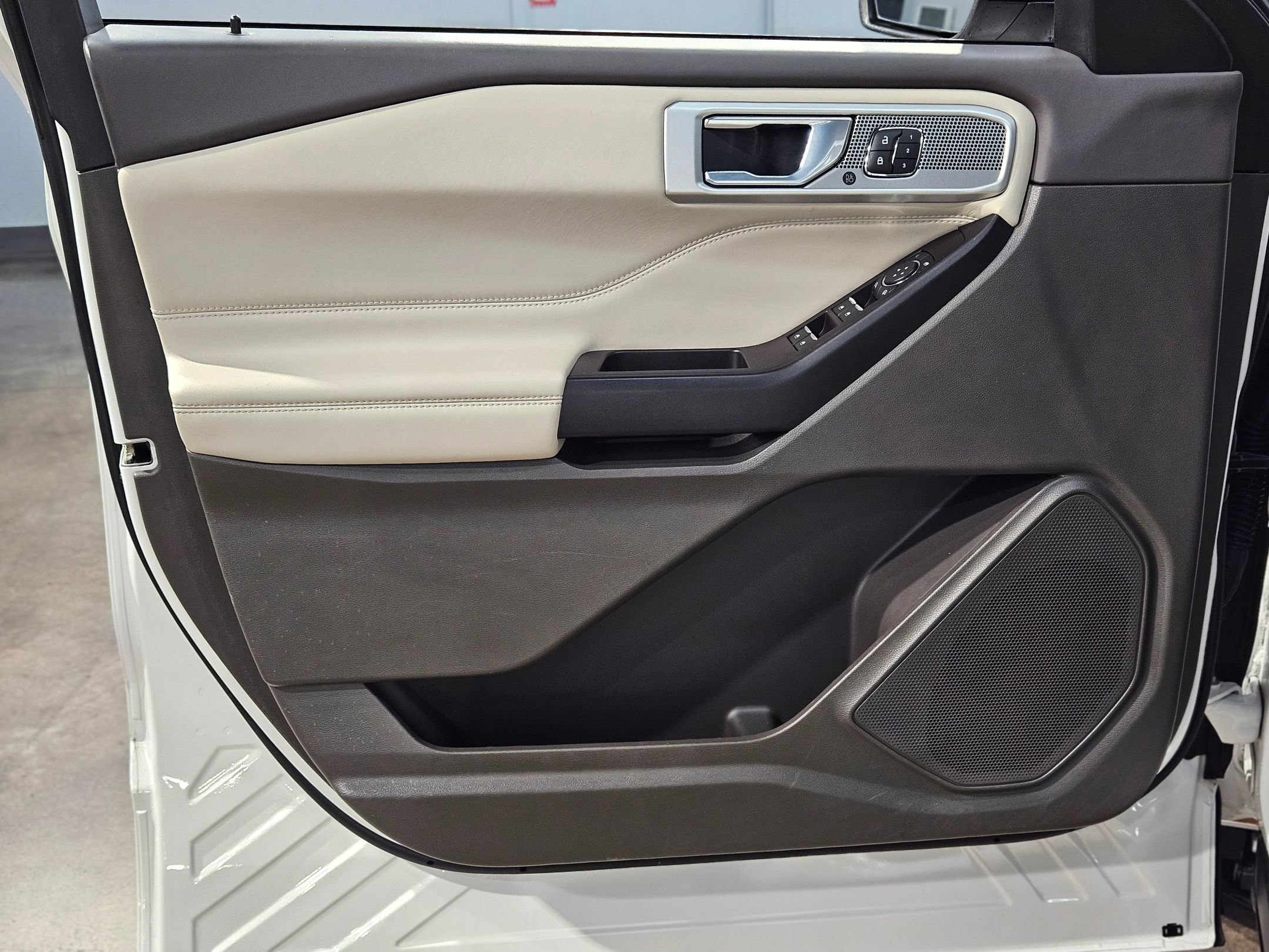 Used 2020 Ford Explorer Platinum image 20