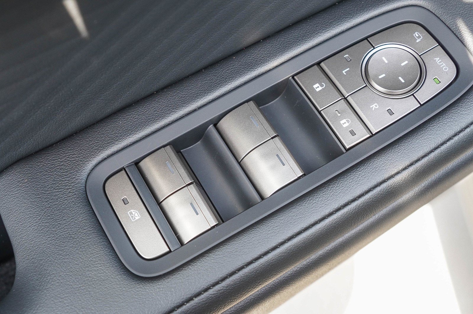New 2026 Lexus ES 500e AWD/4WD image 24