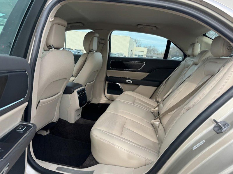 Used 2017 Lincoln Continental Select w/ Climate Package image 12