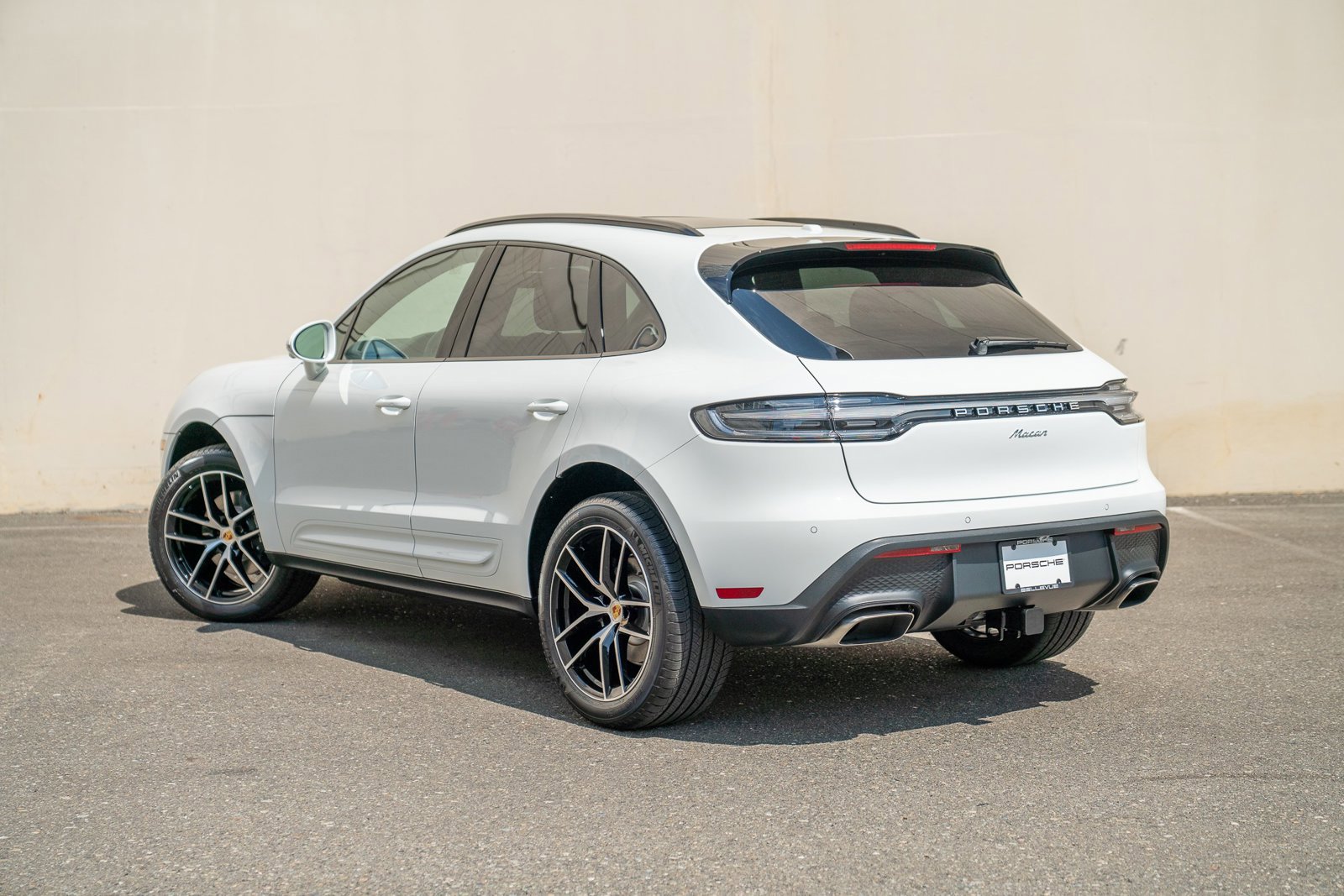 Certified 2025 Porsche Macan image 3