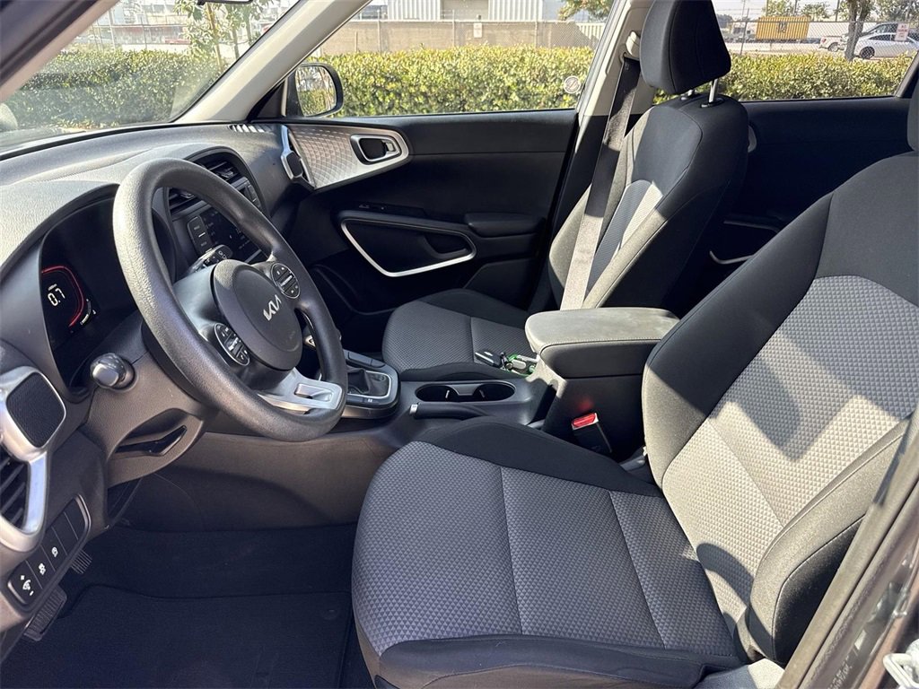 Used 2024 Kia Soul LX w/ Option Group 015 image 16