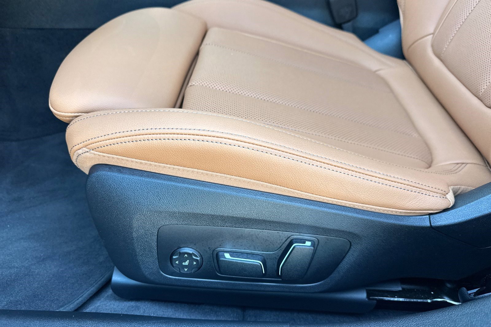 Used 2025 BMW i4 eDrive40 image 14