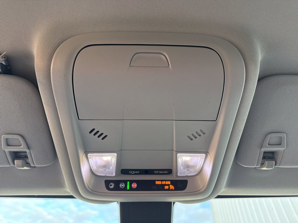 Used 2022 Chevrolet Equinox LT w/ Driver Convenience Package image 29