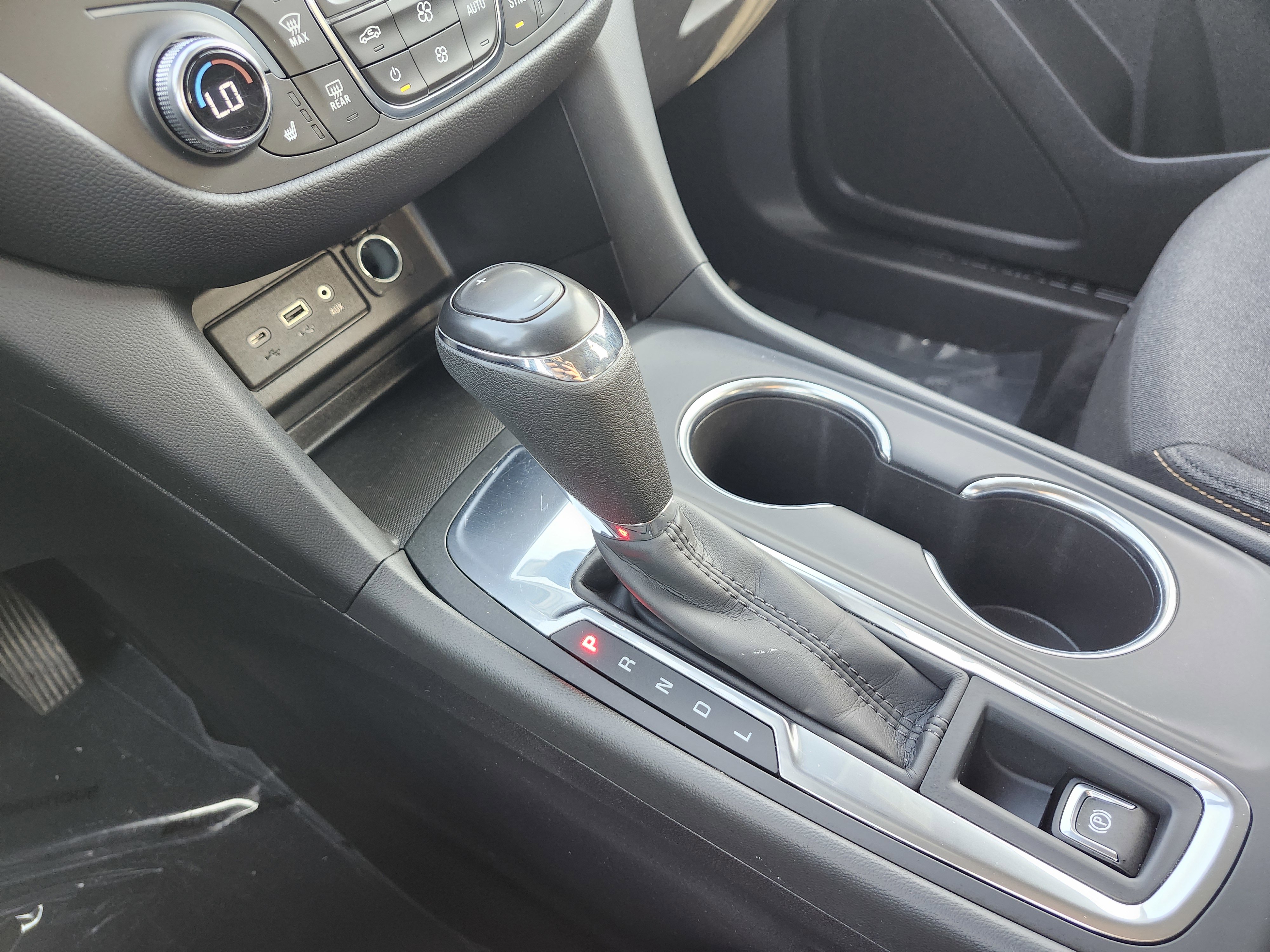 Used 2021 Chevrolet Equinox LT FWD image 34