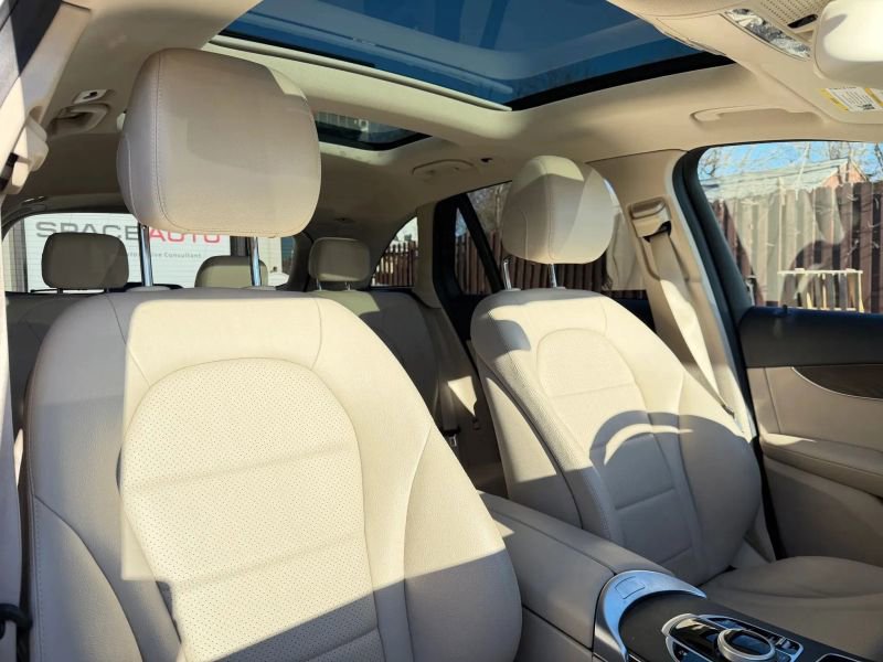 Used 2018 Mercedes-Benz GLC 300 4MATIC image 31