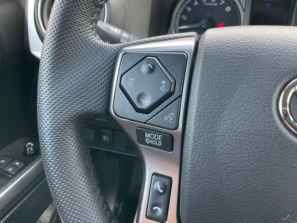 Used 2022 Toyota Tacoma SR5 AWD/4WD image 8
