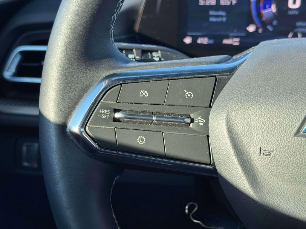 Used 2025 Chevrolet Traverse LT w/ Driver Confidence Package AWD/4WD image 21