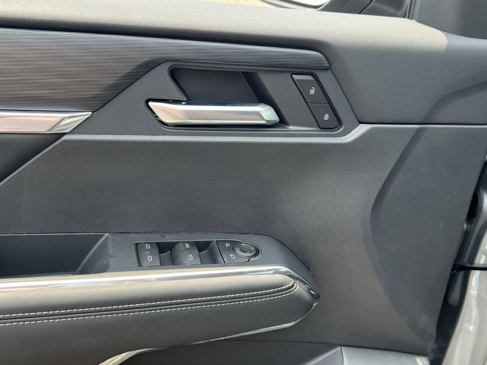 New 2025 GMC Acadia Elevation image 11