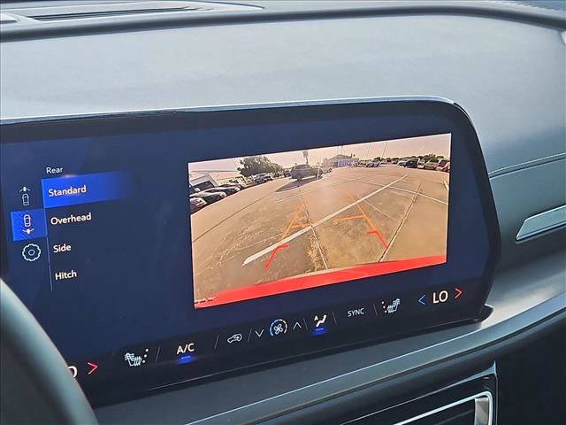 Used 2025 Chevrolet Traverse LT w/ Sun and Wheel Package FWD image 13