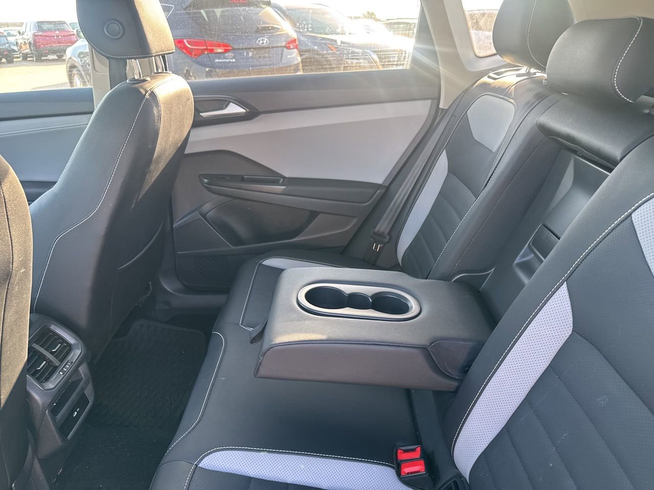 Used 2022 Volkswagen Taos SEL image 31