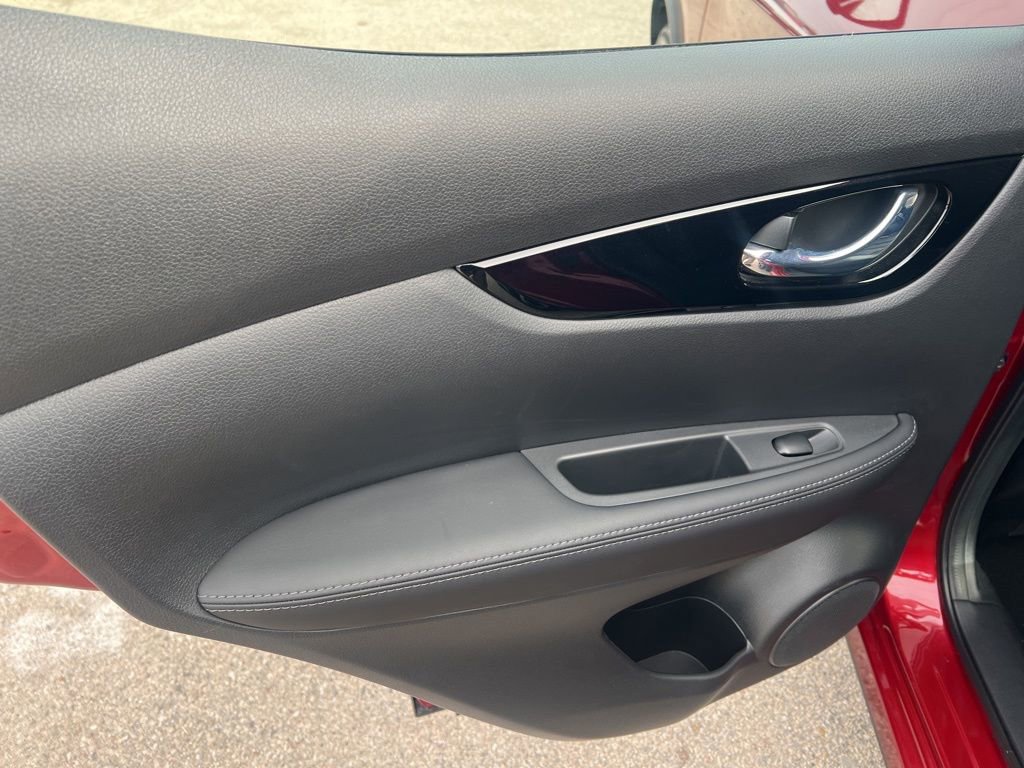 Certified 2022 Nissan Rogue Sport SL image 10