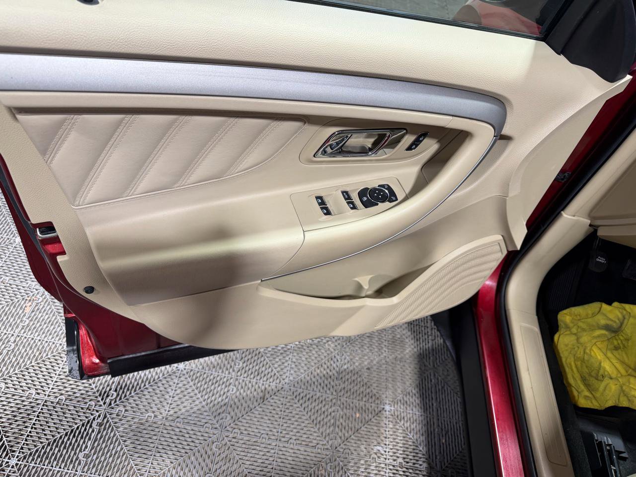 Used 2015 Ford Taurus SEL w/ Equipment Group 201A AWD/4WD image 24