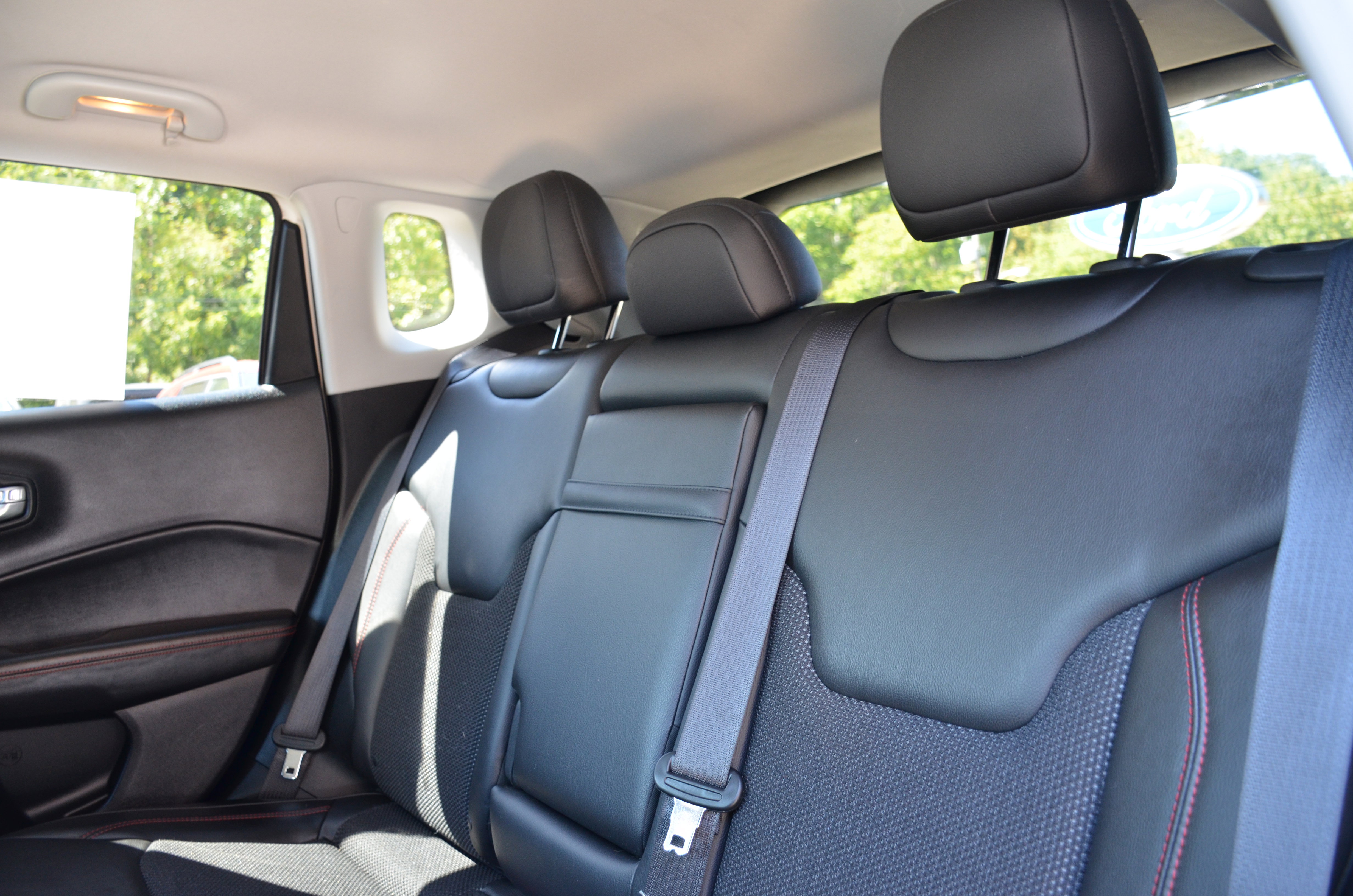 Used 2018 Jeep Compass Trailhawk w/ Navigation Group image 18