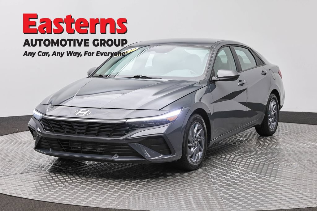 Used 2024 Hyundai Elantra SEL FWD image 1
