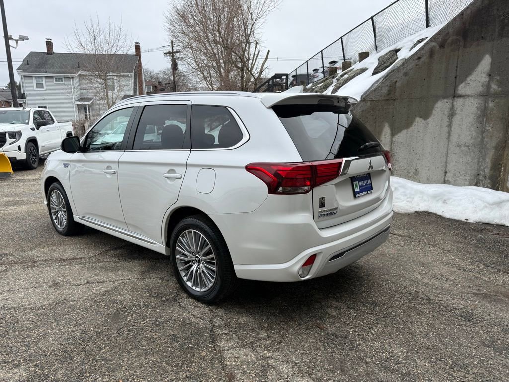 Used 2020 Mitsubishi Outlander GT image 3