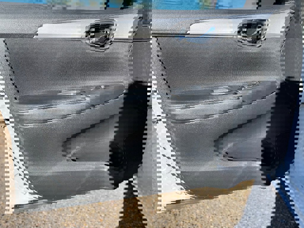 Used 2018 Nissan Sentra S w/ S Midnight Style Package image 9