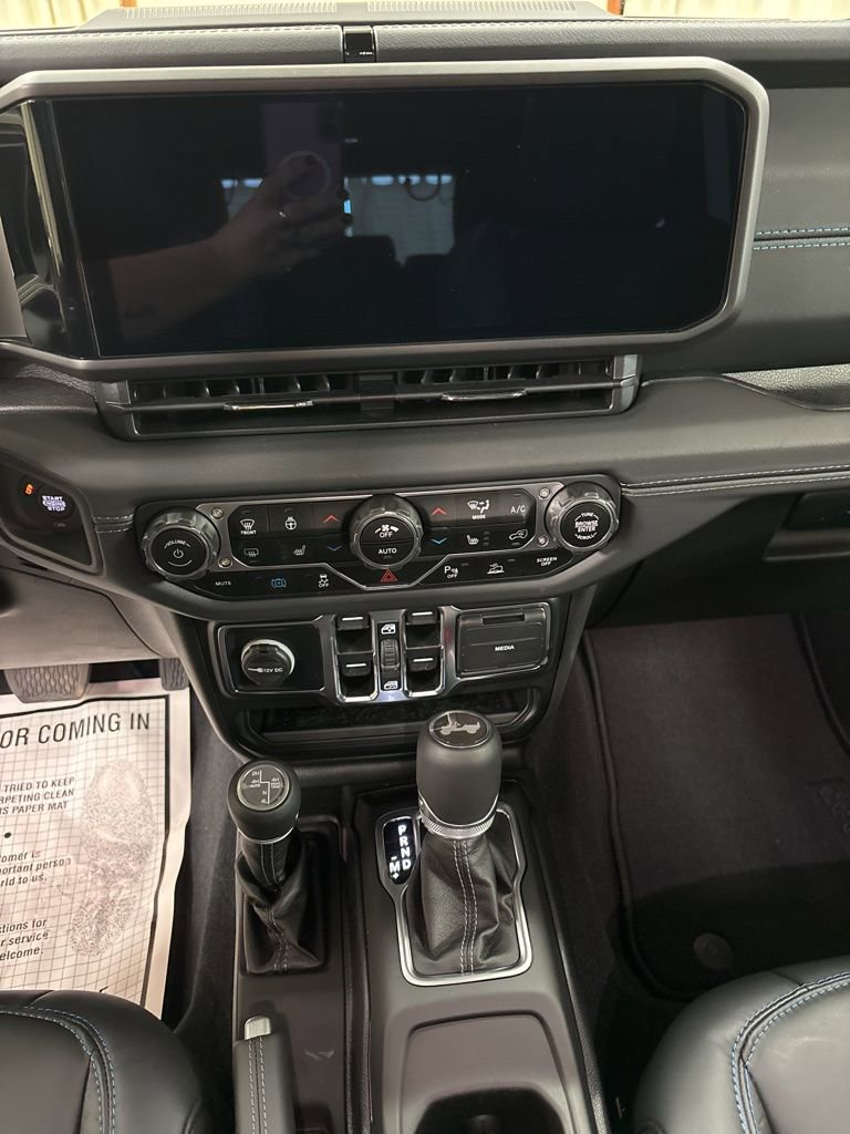 Used 2024 Jeep Wrangler High Altitude image 13