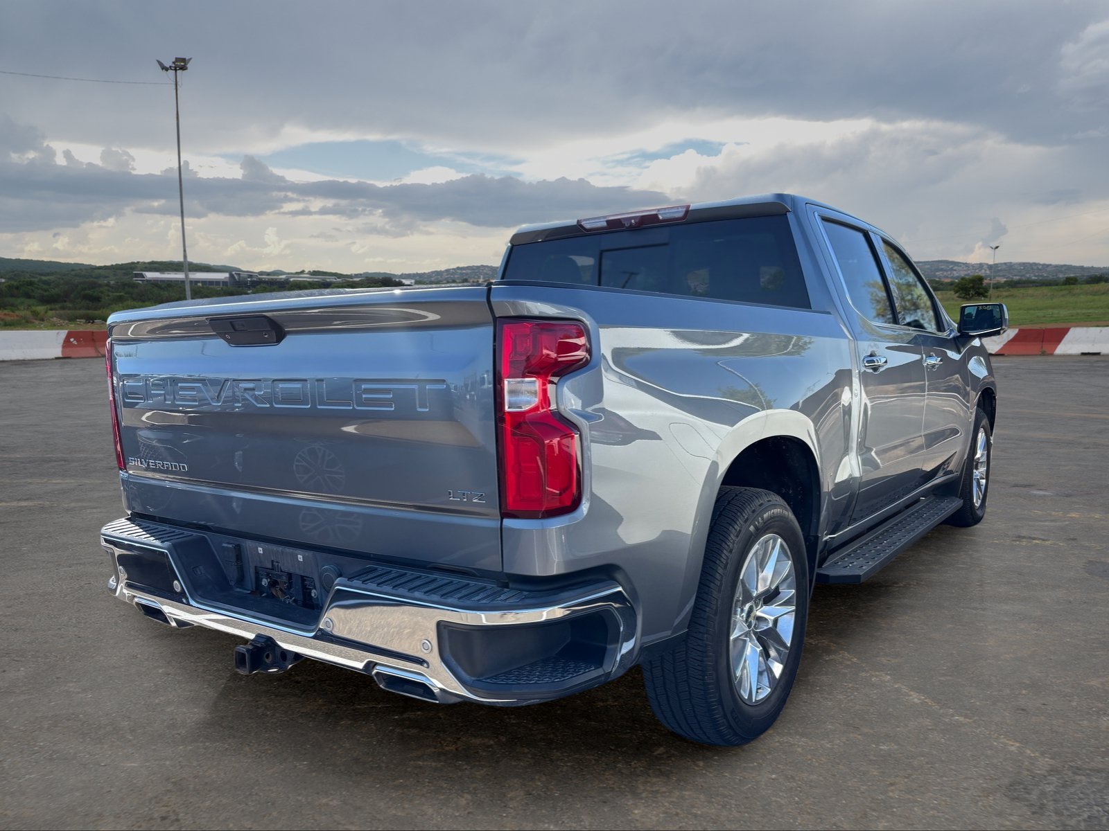 Used 2021 Chevrolet Silverado 1500 LTZ w/ LTZ Premium Package AWD/4WD image 3