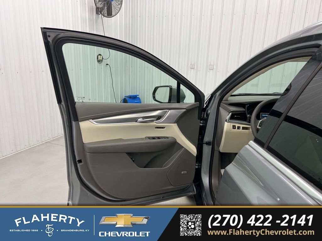Used 2025 Cadillac XT5 Premium Luxury w/ LPO, Floor Liner Package FWD image 8
