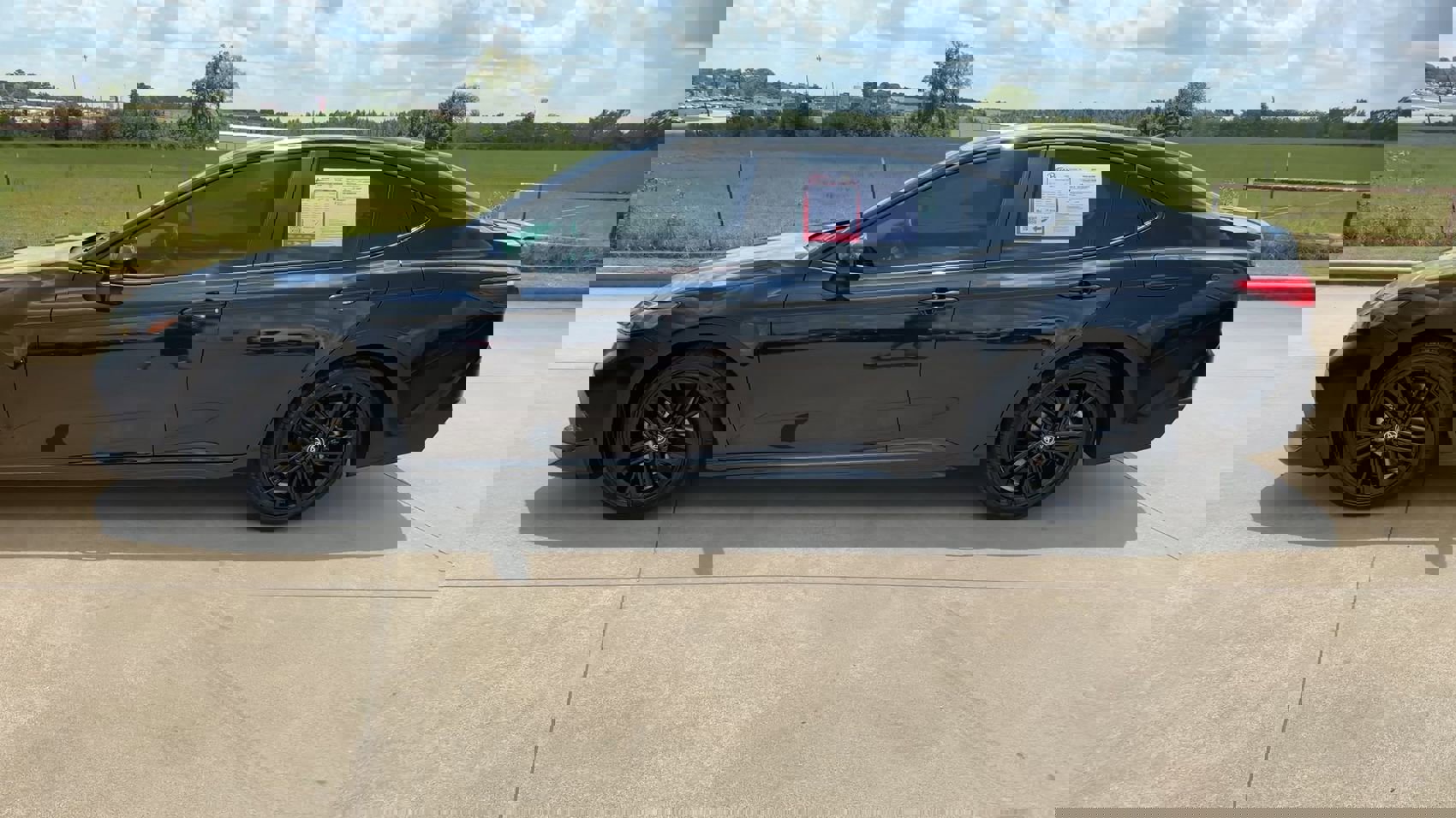 Used 2025 Toyota Camry SE image 6