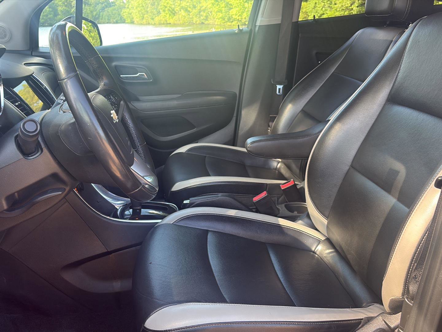 Used 2018 Chevrolet Trax Premier w/ Midnight Edition FWD image 15