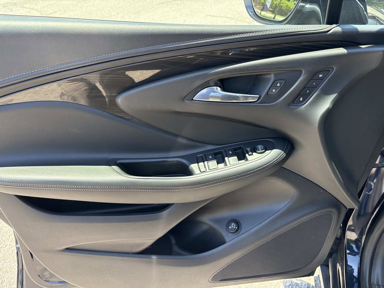 Used 2020 Buick Envision Essence w/ Experience Buick Package FWD image 12