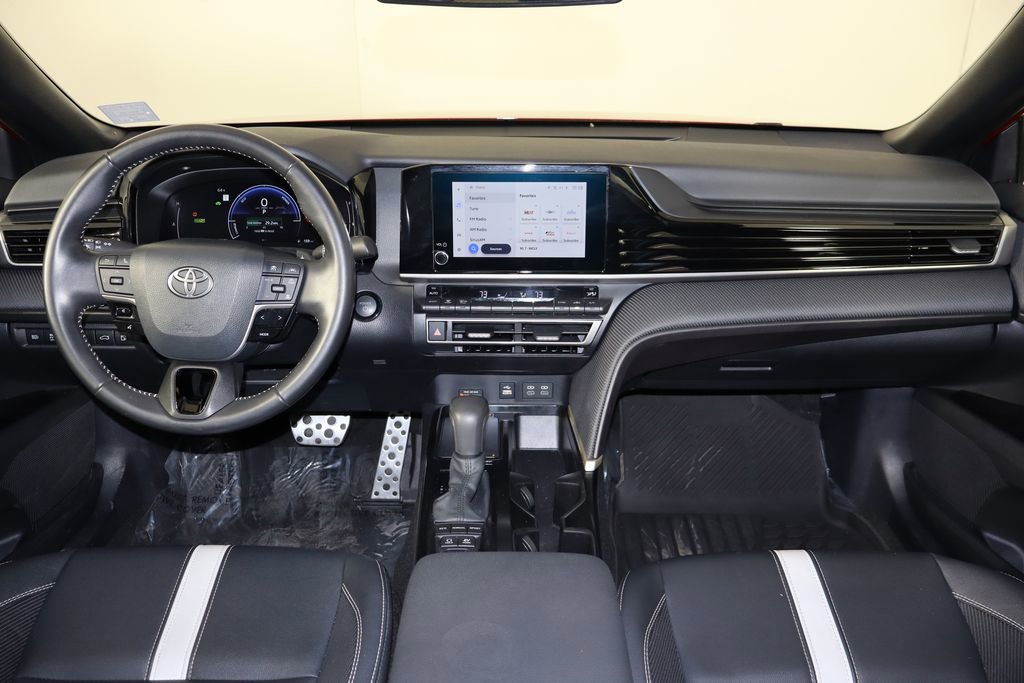 Used 2025 Toyota Camry SE FWD image 13