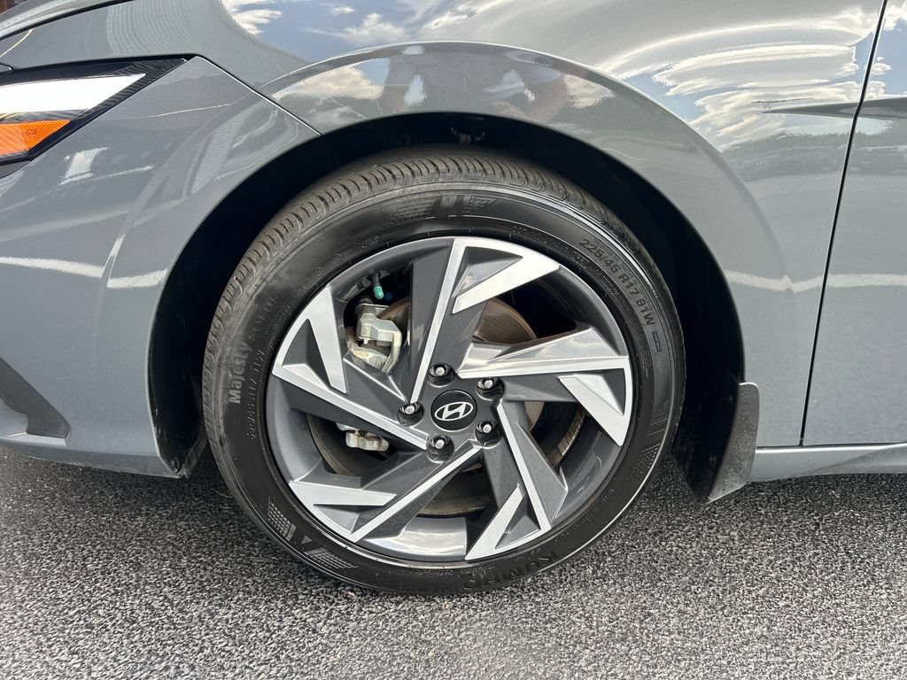 Used 2025 Hyundai Elantra Sport FWD image 9