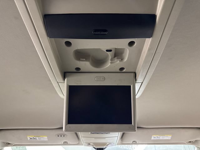 Used 2014 Chrysler Town & Country Touring FWD image 22