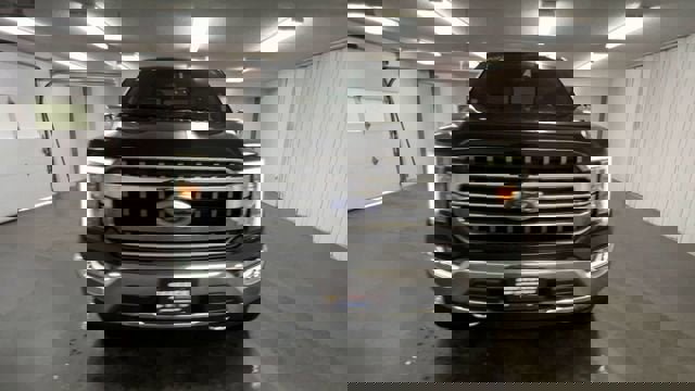 Used 2023 Ford F150 Lariat w/ Trailer Tow Package image 3