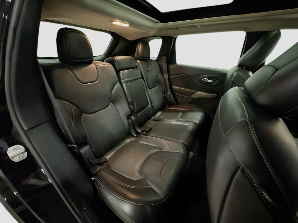 Used 2018 Jeep Cherokee Limited image 34